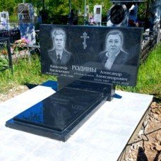 Памятник из гранита "Прямоугольный стандарт горизонтальный - два портрета" — ritualum.ru