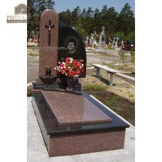 Памятник из цветного гранита 00002 — ritualum.ru